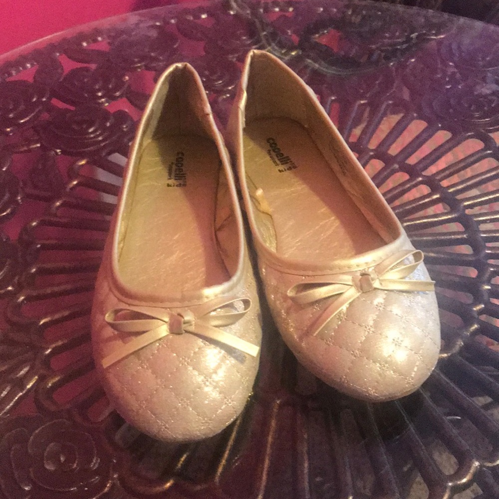 Capelli kids. gold size 2 ballet flats. NWOT.